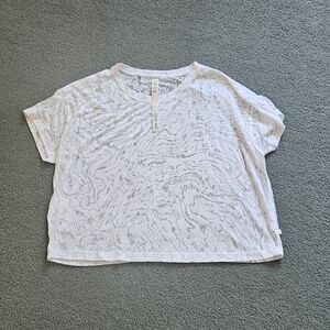 Lululemon Athletica White Graphic Crop T-Shirt Size 6